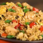 Galinhada Defumada Arroz temperado com sobrecoxa defumada e desossada, cebola, pimentão, salsa e cebolinha. Um prato cheio de sabor, com ingredientes frescos e defumação artesanal. Uma verdadeira explosão de sabor! Porção com aproximadamente 600g.