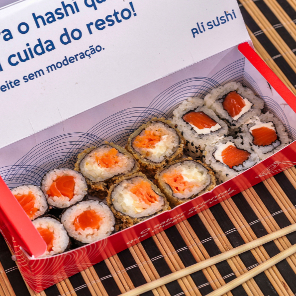 04 Uramaki de Salmão, 04 Hossomaki de Salmão e 04 Carioca de Salmão.