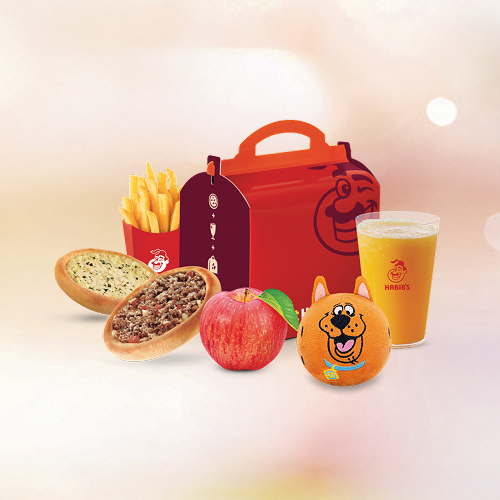 Sempre uma surpresa diferente o kit habibs acompanha 2 esfiha à sua escolha, 1 maçã, 1 batata pequena 10g e 1 suco de 300ml. previna a obesidade infantil com adoção de alimentação saudável e prática de atividades físicas. (sujeita à disponibilidade no estoque).