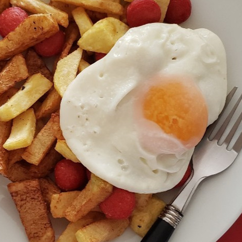 SALCHIPAPA CON HUEVO