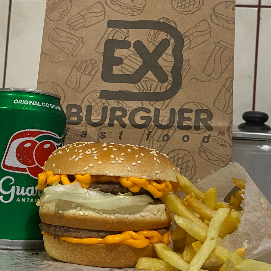 lanche com duas carnes industrial cheddar e alface + batata + refri