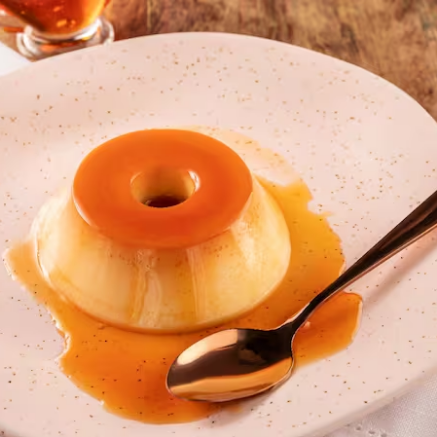 Pudim de Leite Moça com calda de caramelo