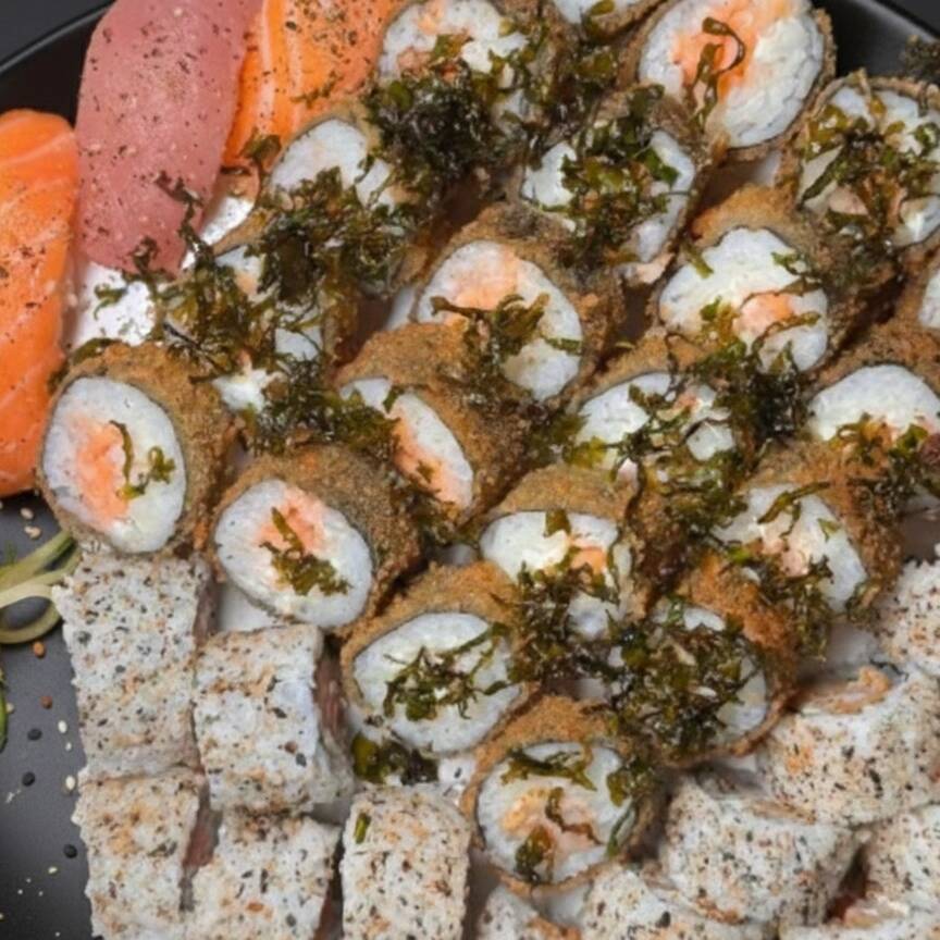 10 Uramaki de camarão empanado,10 Cariocas de Salmão,4 Niguiri misto,10 Cariocas de camarão,6 Uramaki de salmão.