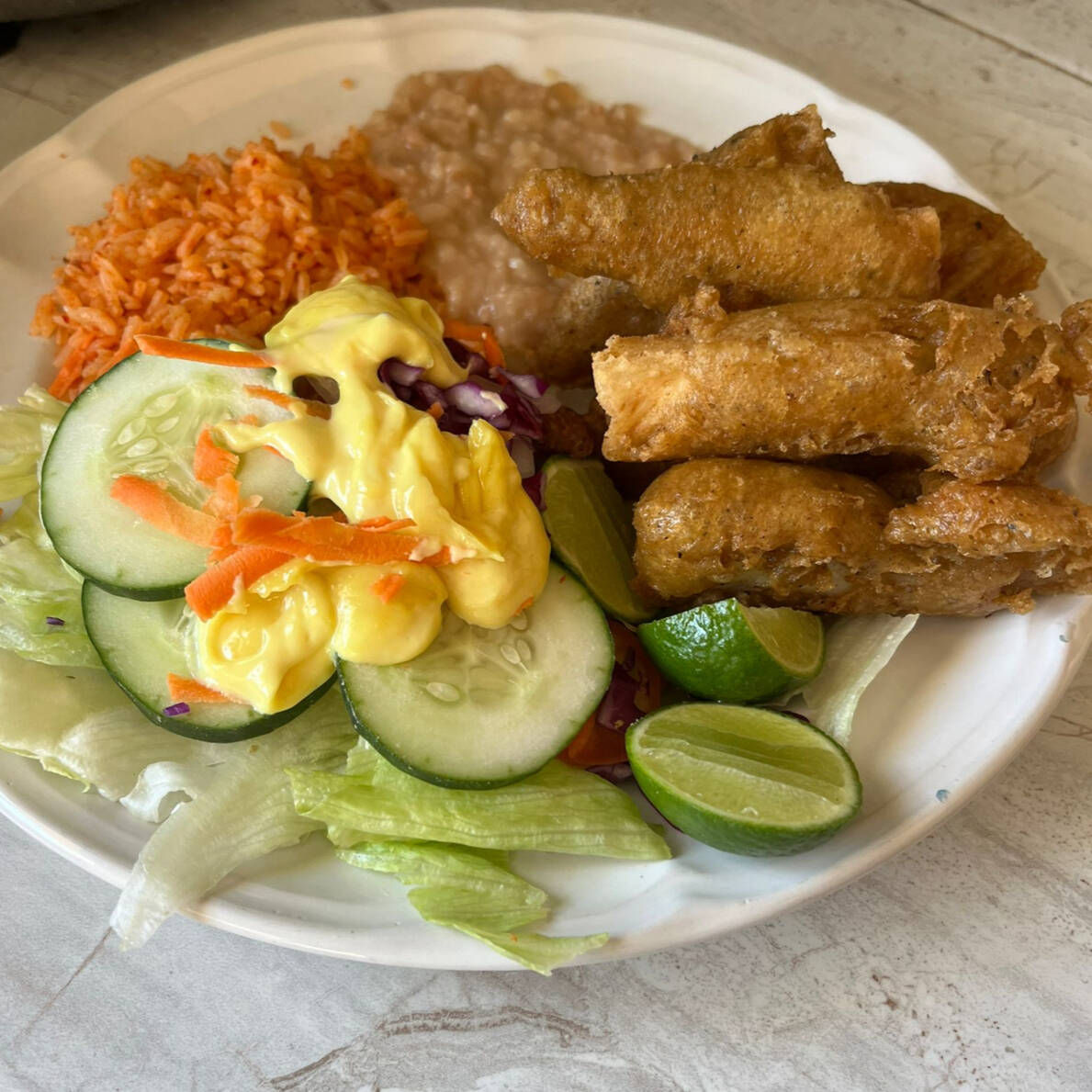 TIRAS DE PESCADO + AGUA DE JAMAICA