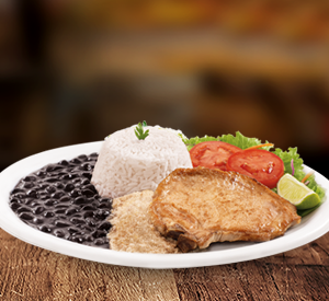 1 bisteca suína (aprox. 120g in natura) grelhada no ponto certo, servida com um toque de limão para realçar o sabor. Acompanha: Arroz, feijão, farofa, salada fresca e o molho da sua preferência.