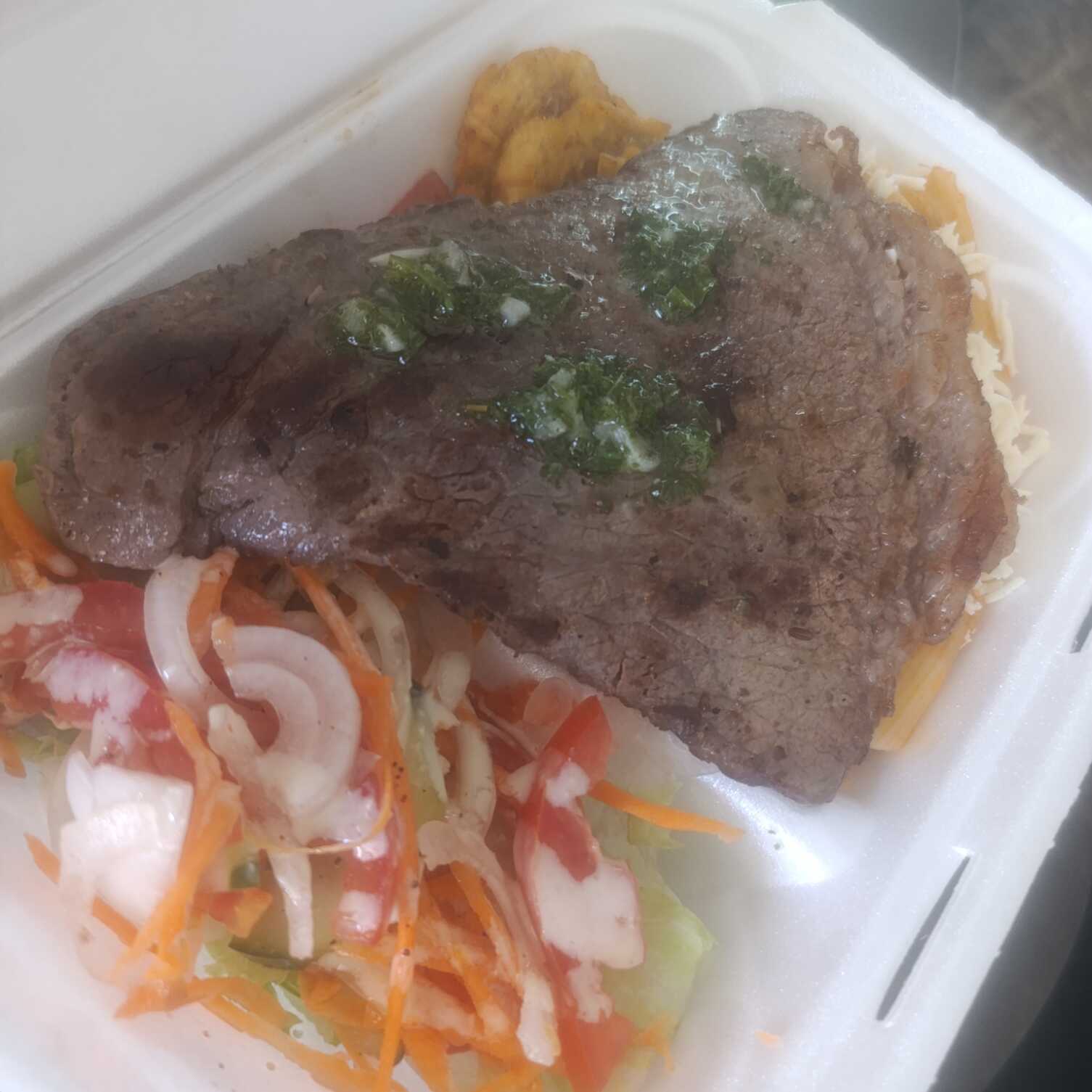 Bandeja con carne de Res