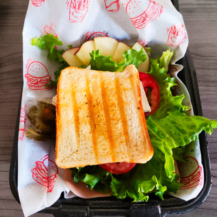 1 Sándwich + Ensalada+vaso de Bebida a Eleguir