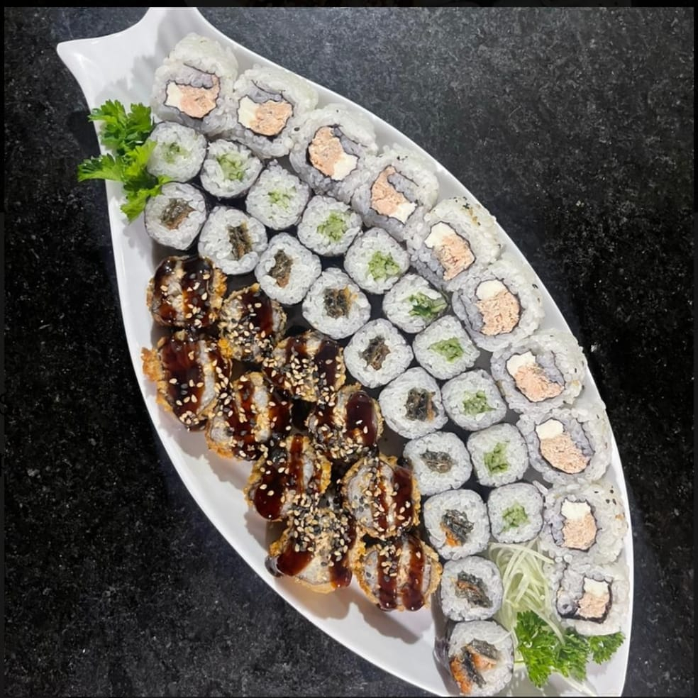 10 Uramaki Pate Salmão, 10 Hossomaki Pepino, 10 Hossomaki skin, 10 Hot Filadelfia