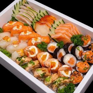 5 Sashimi peixe branco 5 Sashimi haddock 5 Sashimi salmão 4 Sushi de salmão premium 4 Sushi de peixe branco premium 5 Makimono philadelfia 5 Makimono super philadelfia 4 Especiais de camarão com geleia de pimenta 5 Uramaki com molho especial
