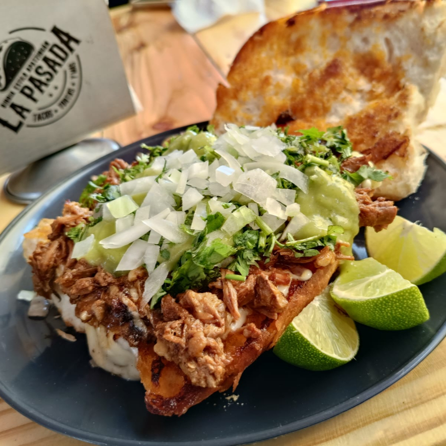 Torta de Birria Sencilla