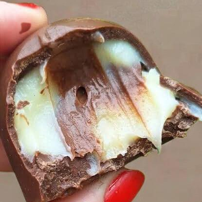 Trufa doce é um bombom cremoso feito à base de ganache (chocolate e creme de leite), tradicionalmente revestido com cacau em pó, castanhas ou uma casquinha de chocolate