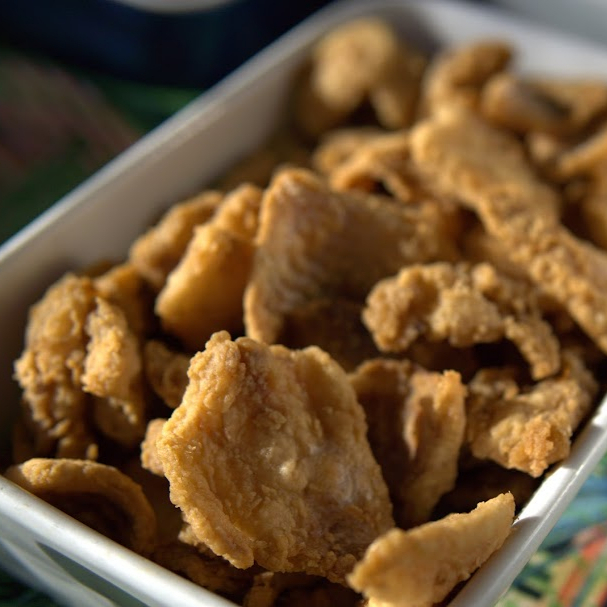 Delicie-se com a nossa Isca de Peixe, uma especialidade com 500 gramas de puro sabor. Este prato é cuidadosamente preparado com pedaços suculentos e tenros de peixe, proporcionando uma experiência gastronômica inigualável. Não se esqueça de selecionar a guarnição de sua preferência para acompanhar. Sua satisfação é a nossa prioridade e adoraríamos ouvir sua opinião