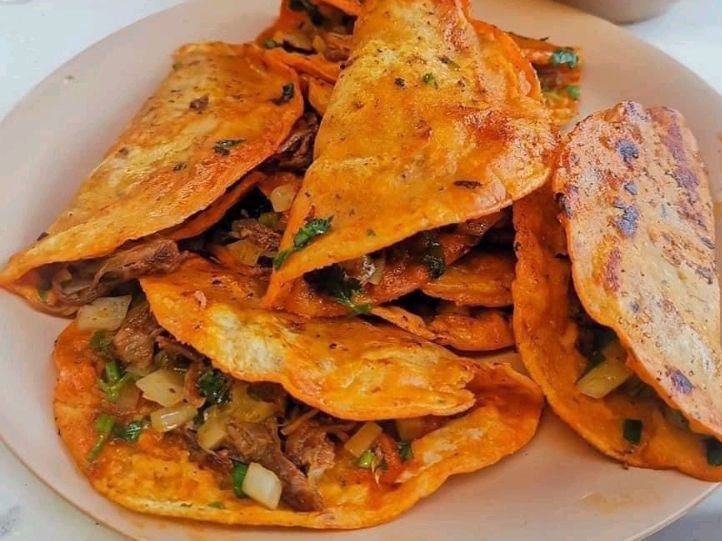 5 Tacos de barbacoa +1Comsome en vaso