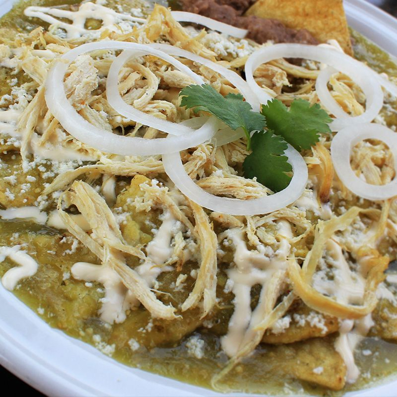 CHILAQUILES VERDES CON POLLO
