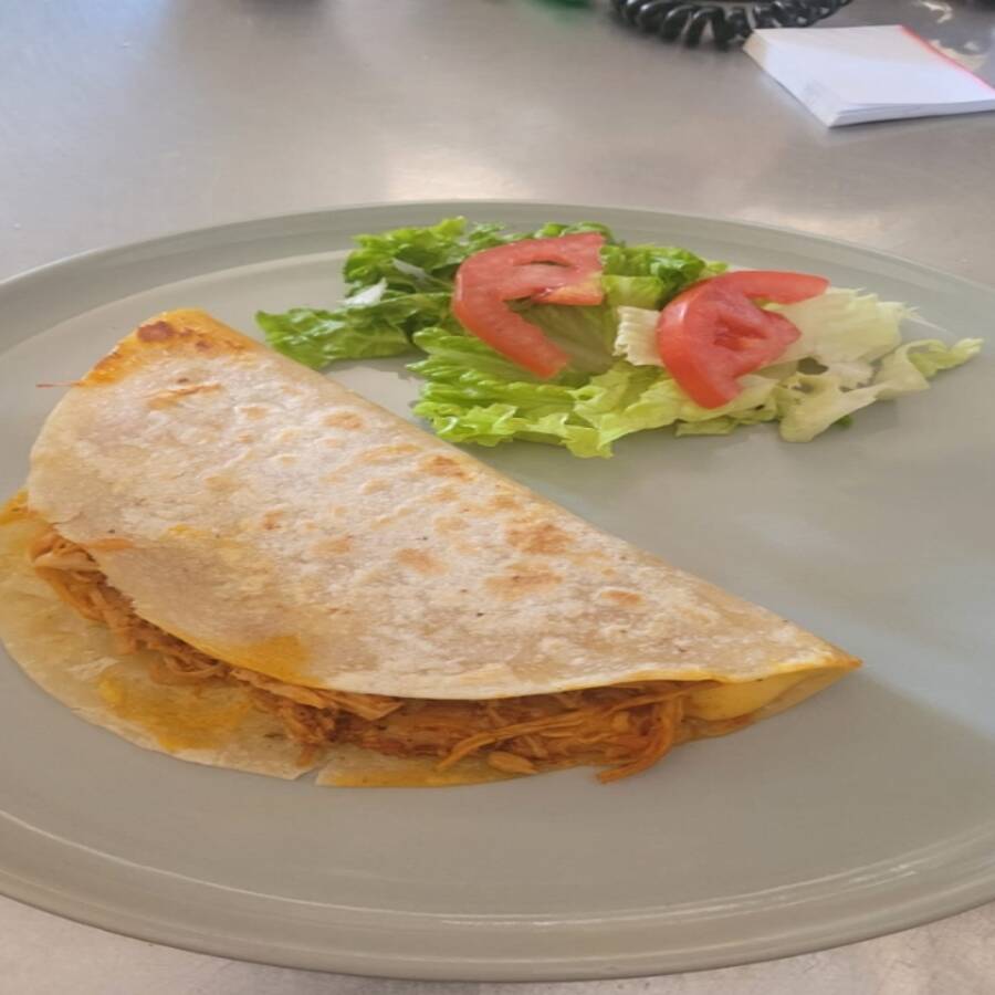 QUESADILLA HARINA ESPECIAL (COCHINITA)
