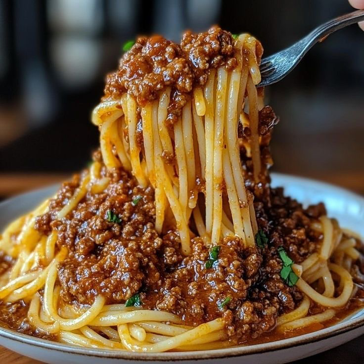 🍝 Macarronada Suprema à Bolonhesa 🍝
Uma deliciosa porção de macarrão envolvida em um irresistível molho bolonhesa artesanal, preparado com carne selecionada, temperos especiais e muito sabor. Massa soltinha, molho encorpado e suculento em cada garfada, perfeita para quem ama uma refeição caseira, farta e cheia de sabor.
✨ Molho bolonhesa rico e cremoso
🥩 Carne moída selecionada
🍝 Massa cozida no ponto ideal
❤️ Serve com muito sabor e qualidade