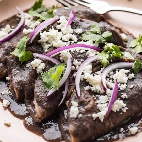 ENFRIJOLADAS CON CARNE DE CERDO