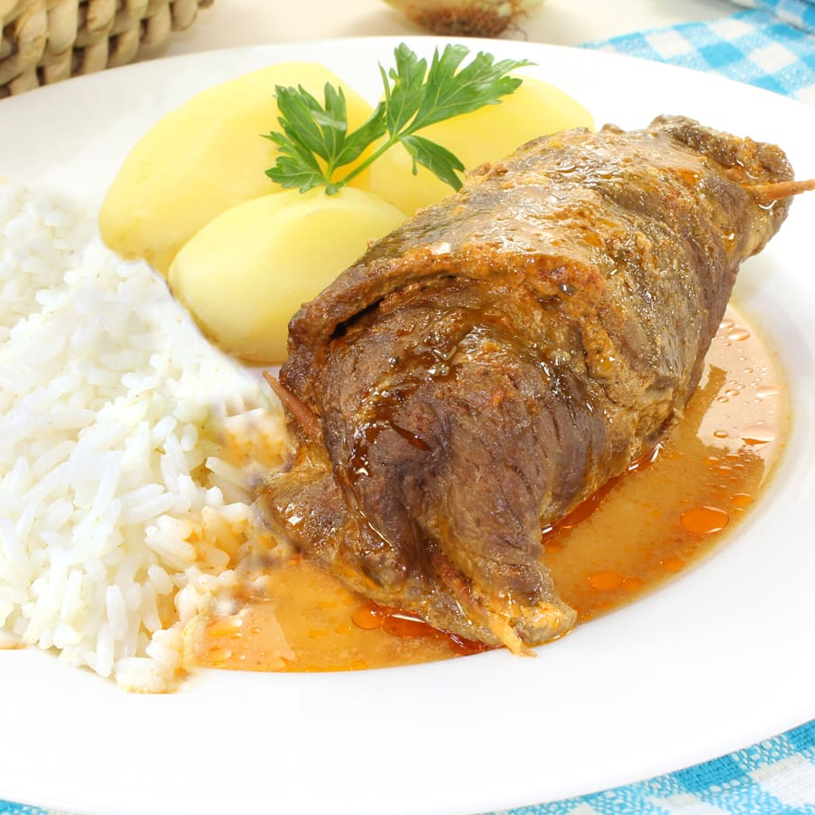 Refeição congelada, 7 minutos no micro ondas e pronto.      Ingredientes: Arroz, batata, carne bivina, cenoura, pimentão, linguiça calabresa, bacon, óleo misto de soja e azeite, manteiga, salsa, cebola, alho, pimenta do reino e sal.