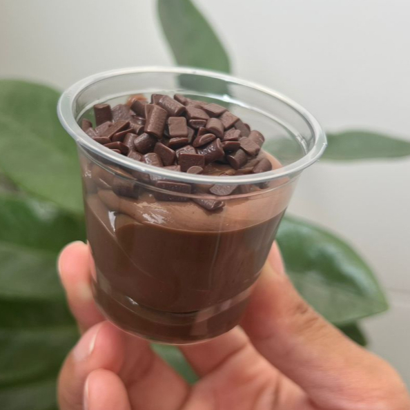 feito com os melhores ingredientes, brigadeiro super cremoso para se deliciar a cada colherada !