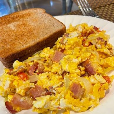 Huevos Revueltos con Tocino