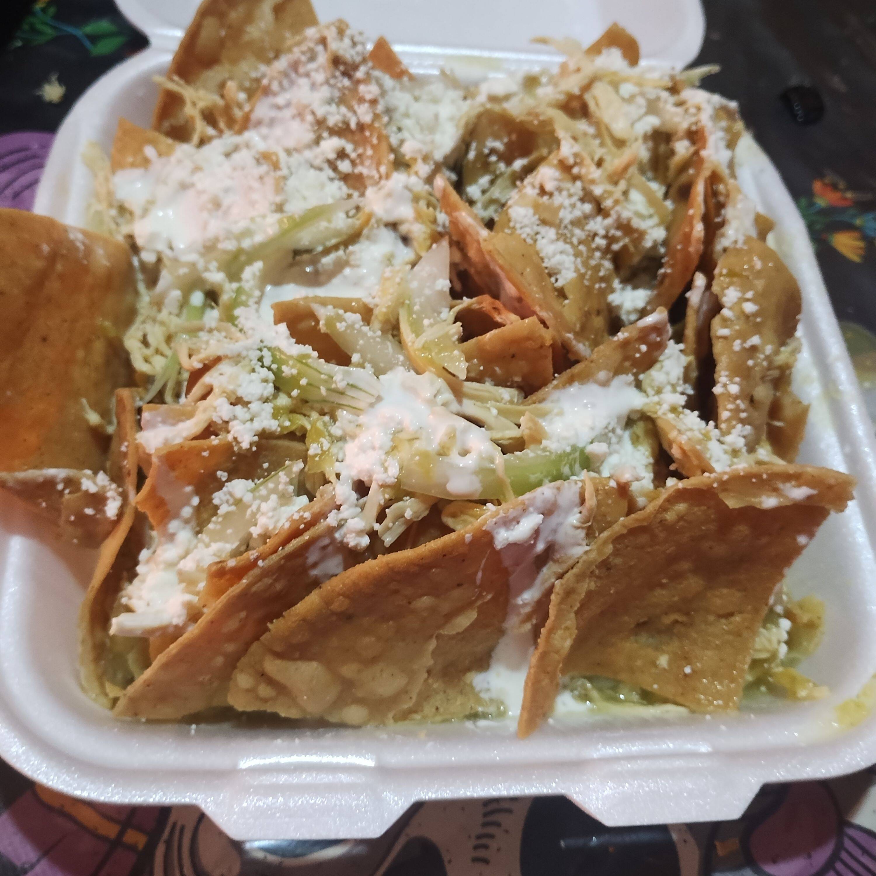 Platillo Chilaquiles Verdes con Pollo