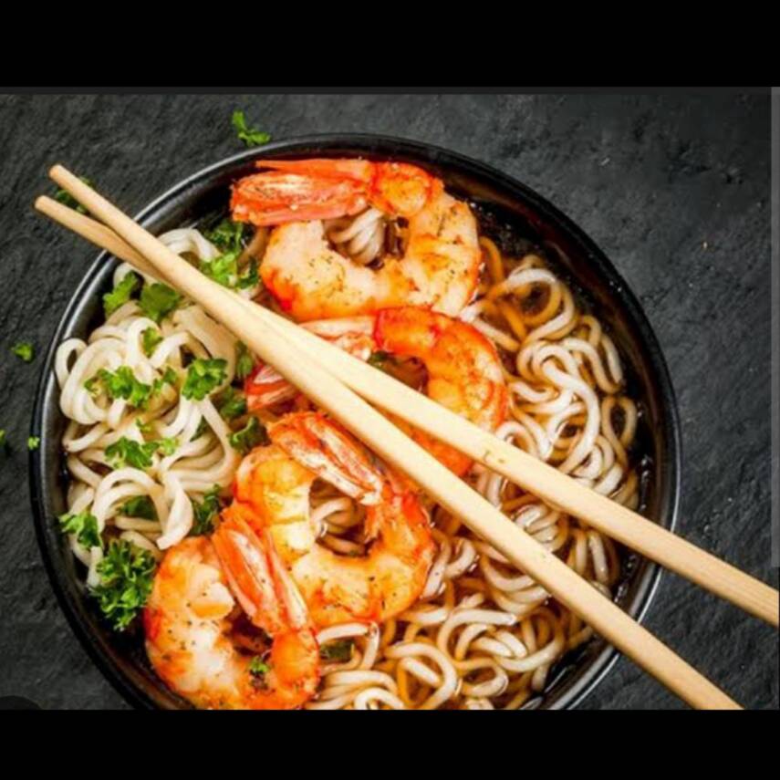 Ramen con camarones,calamar y pescado