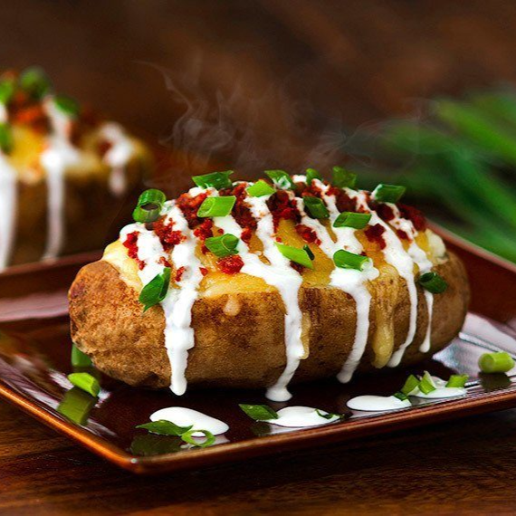 PAPA RELLENA DE ARRACHERA-CHORIZO-QUESO FUNDIDO