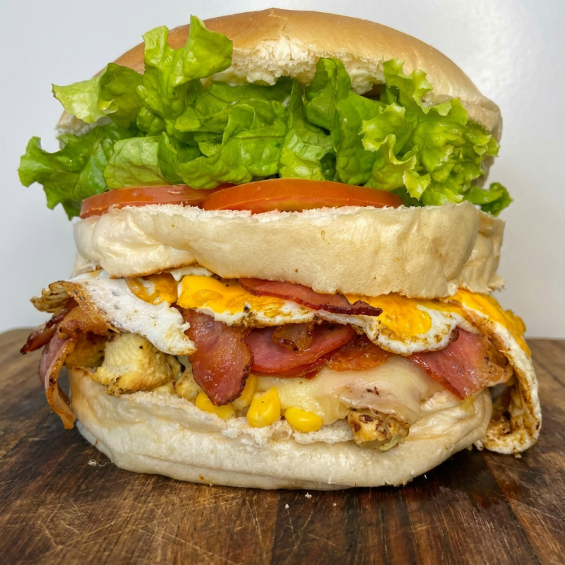 1 x tudo + 1 x frango + 1 porção grande de batata com cheddar e bacon + 1 coca 600ml