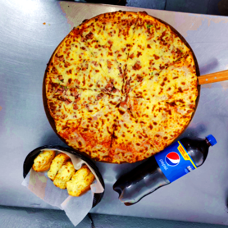 Pizza Familiar + 4 Pan Ajo + Refresco 2.5L