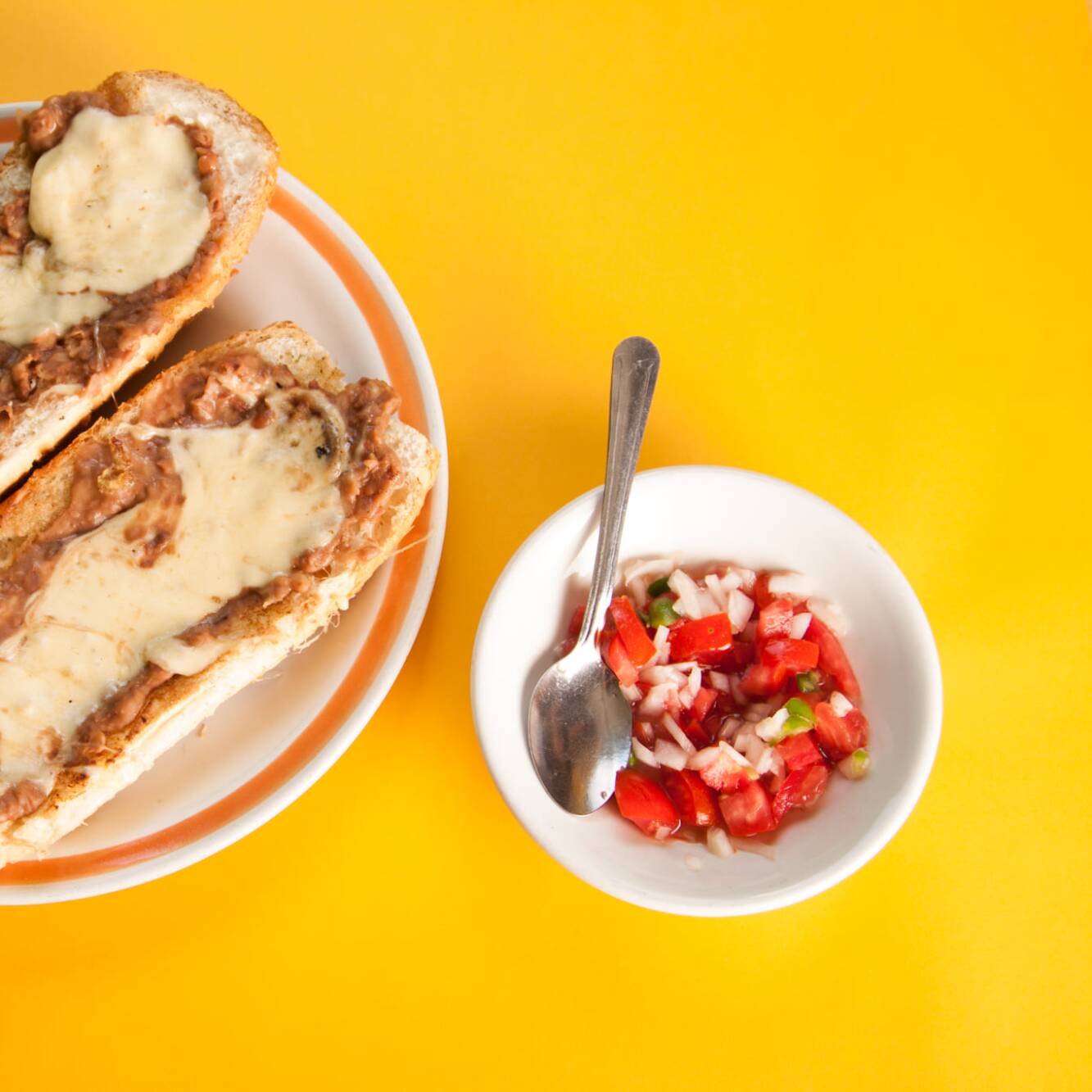 Paquete #3 Molletes, Café, Pan y Fruta