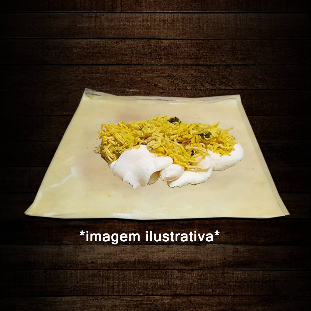 Este é o nosso Pastel de Frango com Catupiry, um dos mais pedidos da nossa categoria 'Pasteis da Casa (Salgado)'. Nele, você encontrará um delicioso recheio de frango finamente desfiado e temperado com toques de cheiro verde, onde o coentro predomina, proporcionando um sabor único e inconfundível. Embora o Catupiry Original, ele adiciona um toque cremoso e suculento ao pastel.
