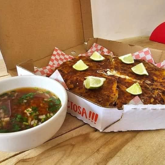 PIZZA BIRRIA 30 CM CON CONSOME
