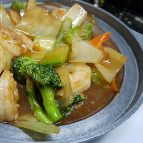 #32s. Entero Chop Suey en Salsa Camarones platino