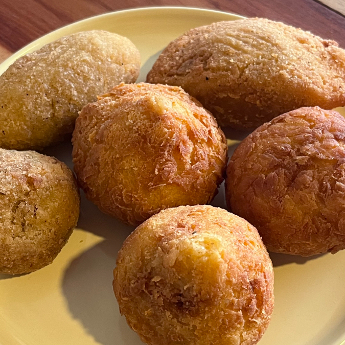 Coxinha feita na massa de batata, bem macia e saborosa.