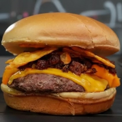 Pão, Molho de Bacon, Cebola Caramelizada, Blend de 100g, Queijo Cheddar, Cheddar Cremoso, Bacon e Doritos