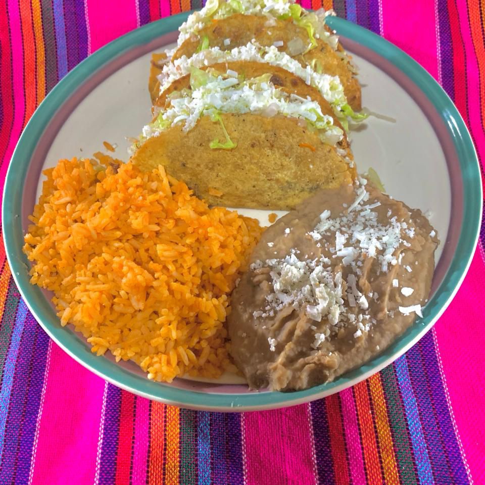 Tacos Dorados De Carne y Papa Orden de 3 Pzas