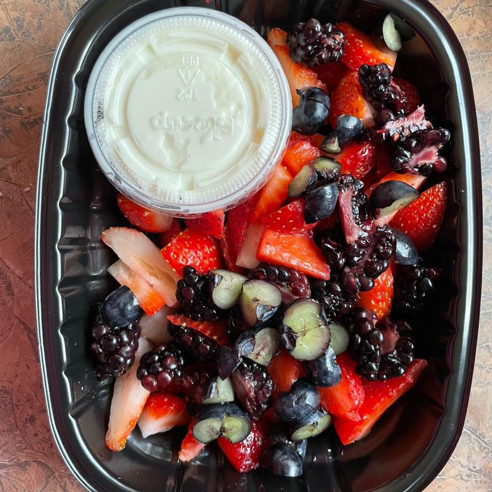 Frutos Rojos con Yoghurt Griego y Granola