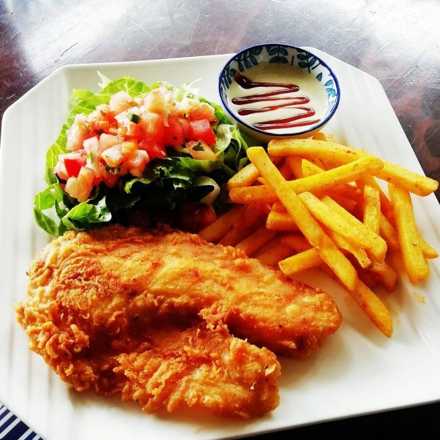 Filete Empanizado con Papas