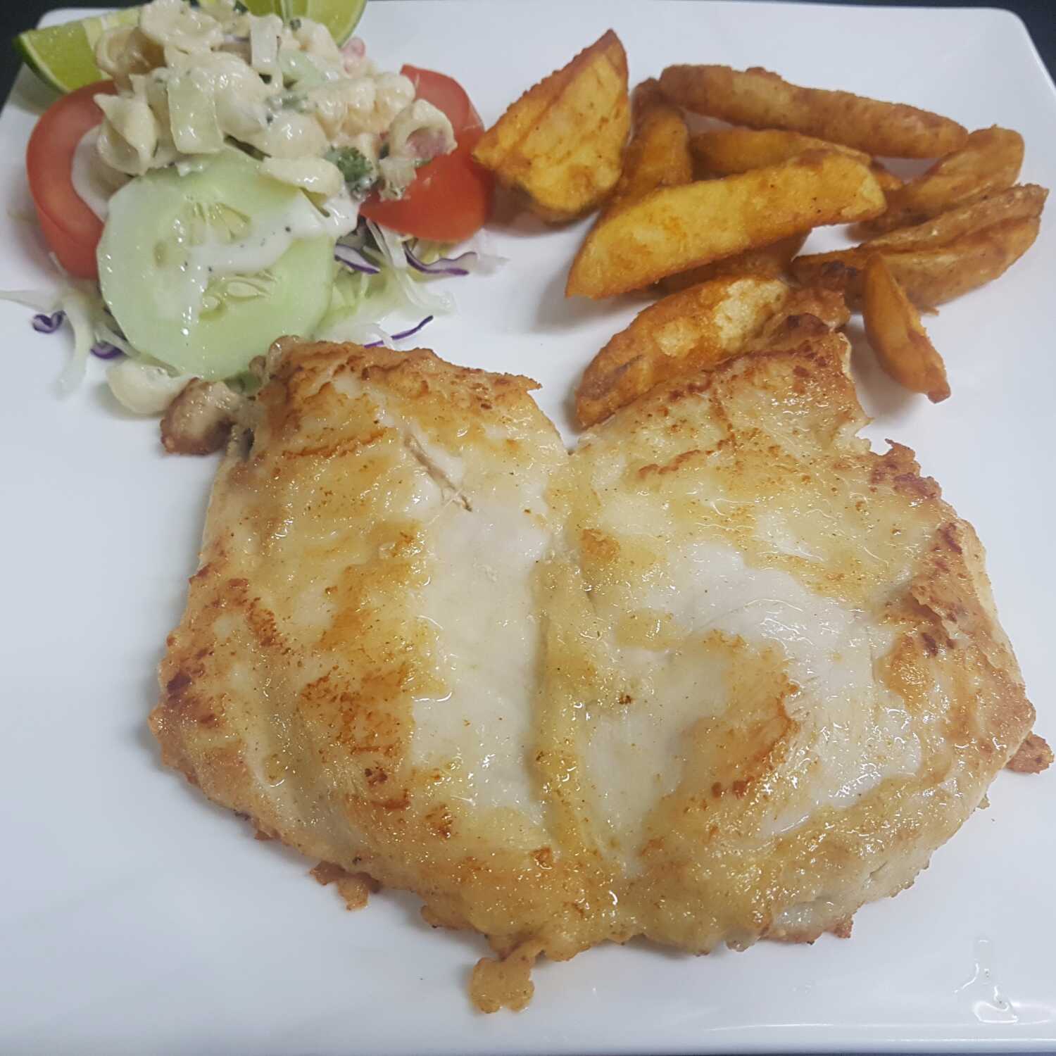 Filet de Pollo a la Plancha con Ensalada y Papas