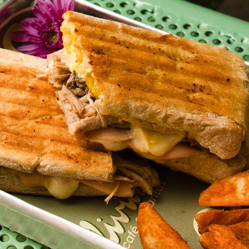 Panini Estilo Cubano
