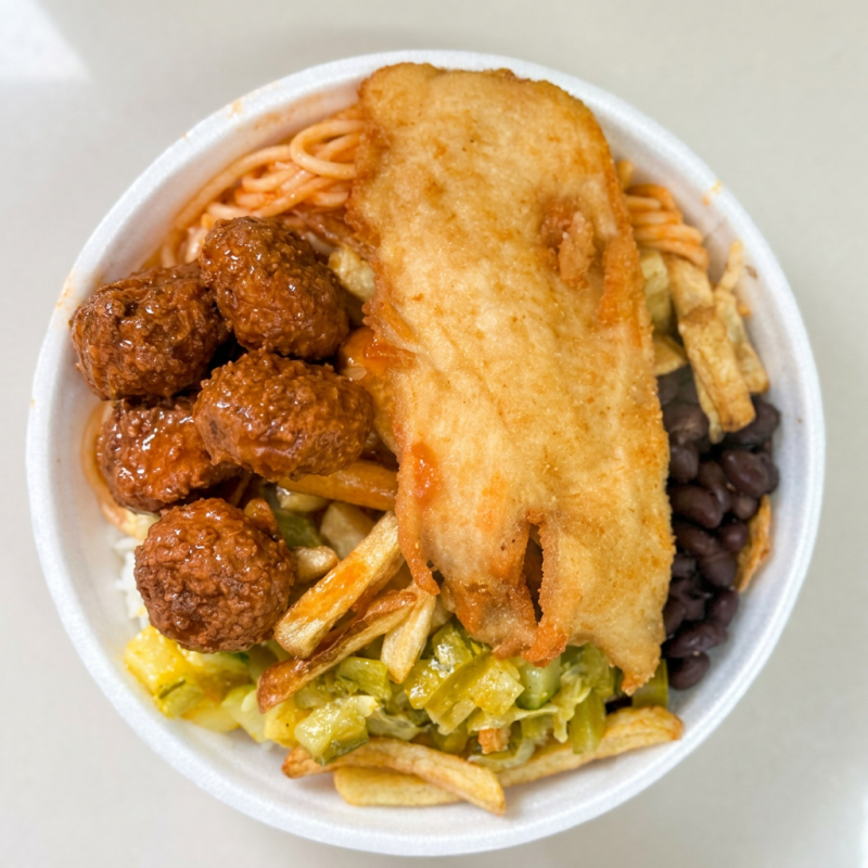 arroz,feijão,macarrão,refogado do dia,batata frita e salada