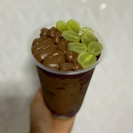 acai, uva verde e creme de avela