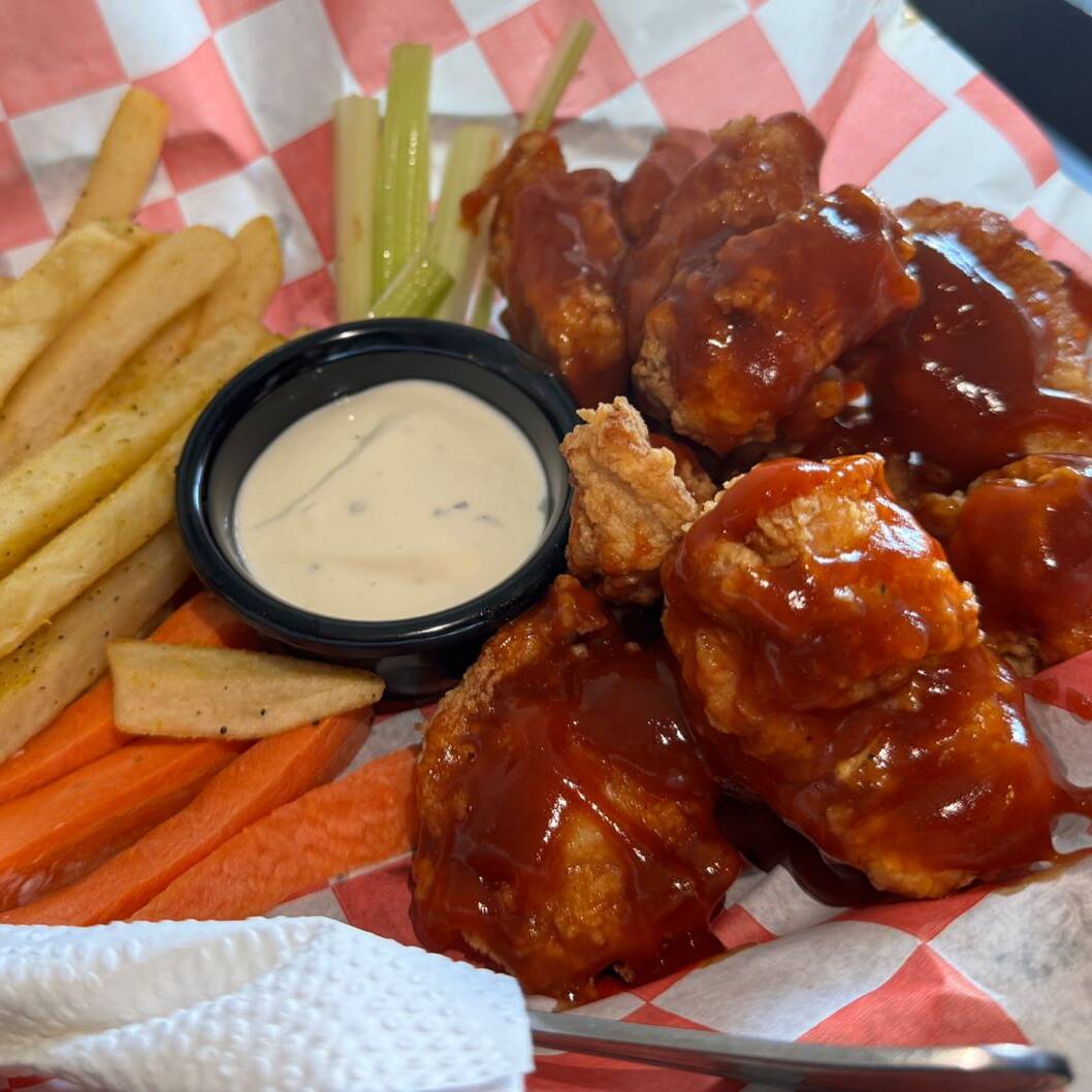 10 BONELESS CON PAPAS