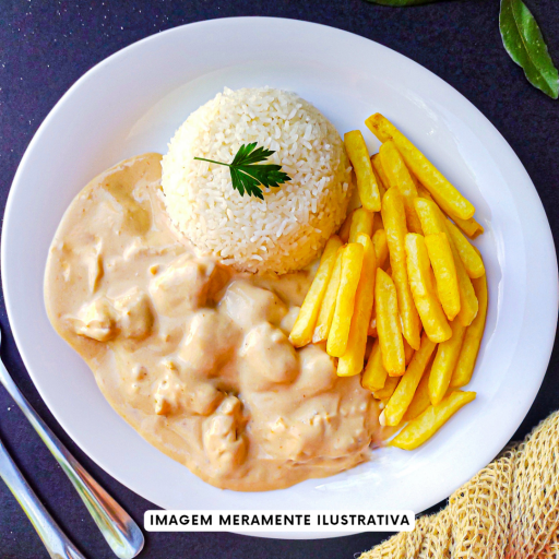 Arroz, Pedaços do Frango Assado, Feijão de caldo, Vinagrete