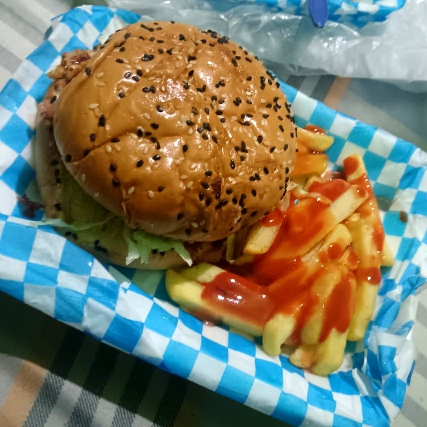 Hamburguesa Sencilla De Res Con Papas