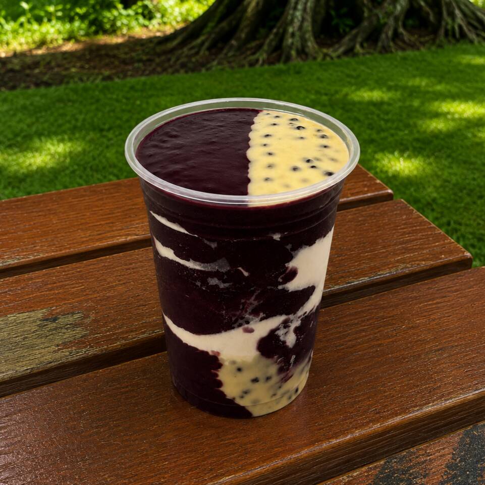 Açaí cremoso com creme de cookies e creme de brownie misturados ao açaí, finalizado com leite em pó e leite condensado para uma combinação irresistível.
Observações:
• Cremes misturados ao açaí.
• Leite em pó e leite condensado nas camadas.
