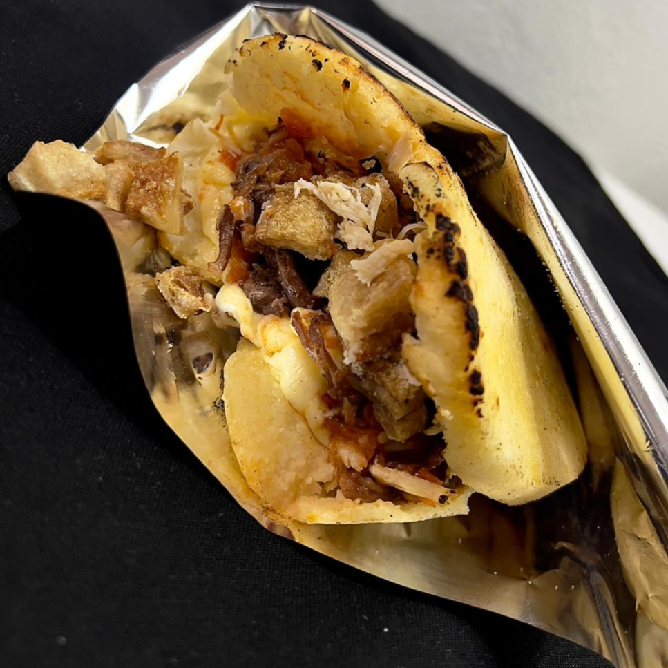 Arepa con Todo