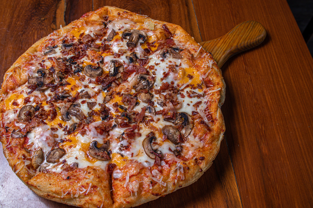 CHICKEN BBQ PIZZA GRANDE