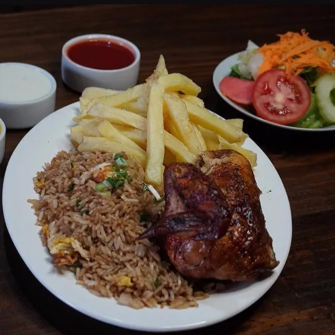 1/4 Pollo brasa + arroz chaufa