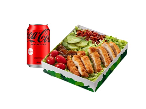 A Salada Mix com Crispy Chicken combina alface americana, tomatinhos, cebola ao molho shoyu, picles e bacon triturado com um suculento filé 100% peito de frango, temperado e empanado na medida certa. Acompanha molho Caesar, azeite e vinagre e bebida